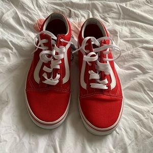 Low top Red Vans Old Skool